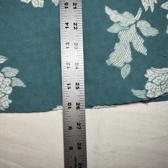 Wonderly V-neck blouse with a green and white floral print & flutter sleeves. 1X - Picture 8 of 8